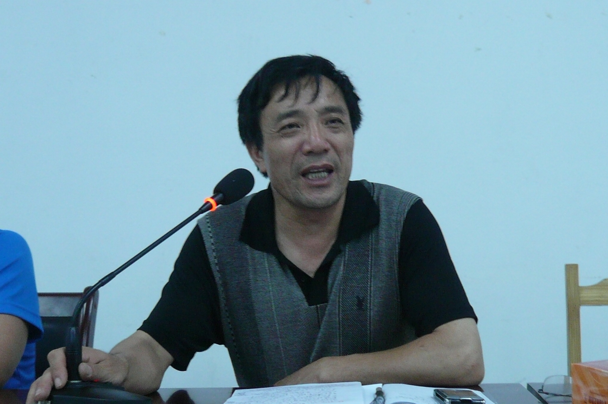 蒋主任宣布获奖学生名单