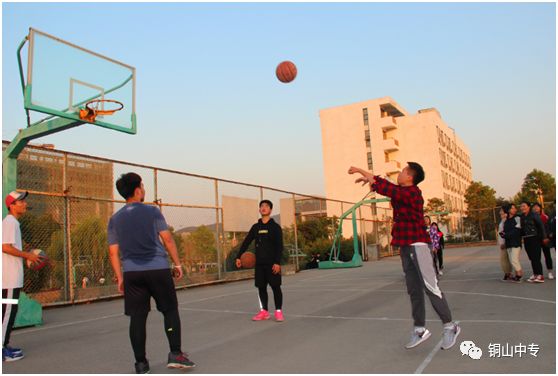 说明: https://mmbiz.qpic.cn/mmbiz_png/QsAtBZK3tia8svMVc7oY1Wgz4mGWV4re1ewf6S6FEkZJib3OhJiaCmq4mOibO06vwTDiasa4EFiamhL60ZVFamCOVJWw/640?wx_fmt=png