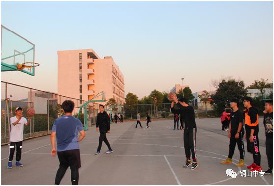 说明: https://mmbiz.qpic.cn/mmbiz_png/QsAtBZK3tia8svMVc7oY1Wgz4mGWV4re1ick7LIGOibIpquDYONRgSNnd2IacFQFxB71VJPCibCVibPB1Kl5qzM5pLA/640?wx_fmt=png