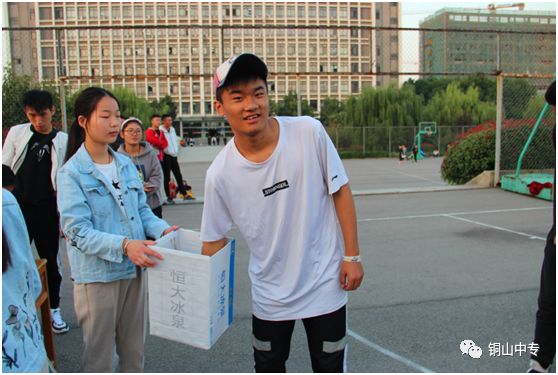 说明: https://mmbiz.qpic.cn/mmbiz_png/QsAtBZK3tia8svMVc7oY1Wgz4mGWV4re1Gy0aUZy3uwhKl18mBB95MhxQyCtcOp6dpuYxrHAbdvLBibHpC4TZ6Ew/640?wx_fmt=png