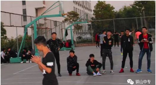 说明: https://mmbiz.qpic.cn/mmbiz_jpg/QsAtBZK3tia8svMVc7oY1Wgz4mGWV4re1MfKqCJ0JBWHdBHoqSUaopX1YUvicTTUNQA0Rgf5G1OREVLkOpAU0S1A/640?wx_fmt=jpeg