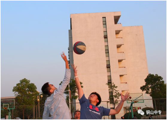 说明: https://mmbiz.qpic.cn/mmbiz_png/QsAtBZK3tia8svMVc7oY1Wgz4mGWV4re1gryU1ECYGaD9vKb4EEENxiczX5hWtGXbz95vjjOKITpDuqwOicCRMG5Q/640?wx_fmt=png