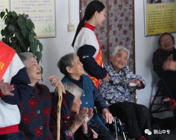 说明: https://mmbiz.qpic.cn/mmbiz_png/QsAtBZK3tiaibGh2Ft2dLpmnSpuiaIrwSNckmJAwlk9MicjkzdtCSpSJAhhDqUfyTDmmhDwT5eayfFMBI2XHXOichcw/640?wx_fmt=png