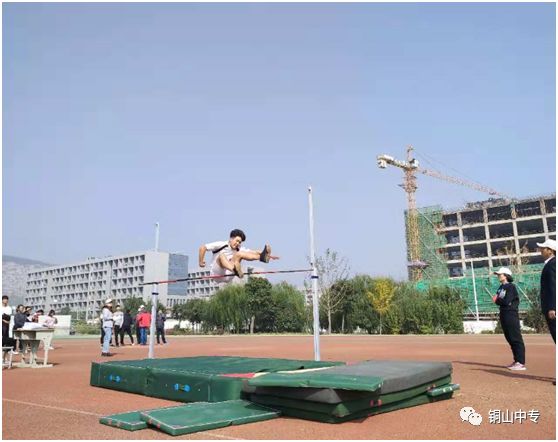 说明: https://mmbiz.qpic.cn/mmbiz_png/QsAtBZK3tia8tE9v5gmdSvlfEKQtqdef0AA4vibsVVbDtpkicQJTJ62AqrJg2DfbIIerPYQE1icvia4hPVxjd1oxibuw/640?wx_fmt=png