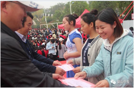 说明: https://mmbiz.qpic.cn/mmbiz_png/QsAtBZK3tia8tE9v5gmdSvlfEKQtqdef0Rb5EiaAoCHjQnnqd4pXN4MV8nkTncB64oqWSiakvwyGOmkbbwdKUcrJA/640?wx_fmt=png