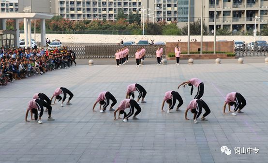 说明: https://mmbiz.qpic.cn/mmbiz_png/QsAtBZK3tia9TMrL6fjhkDXbbW27icX8miaVy7QgSn71oeFp6LftK2ib3MmHKf3fMxT1Q9ebLXLEEuKLDT58nCp0cA/640?wx_fmt=png
