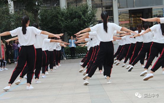 说明: https://mmbiz.qpic.cn/mmbiz_png/QsAtBZK3tia9TMrL6fjhkDXbbW27icX8miaL15iaWEIyLny55S9cQnA4RJKrCwGgIlXAsoZ4lE3CwwoLj29oUiahyPQ/640?wx_fmt=png