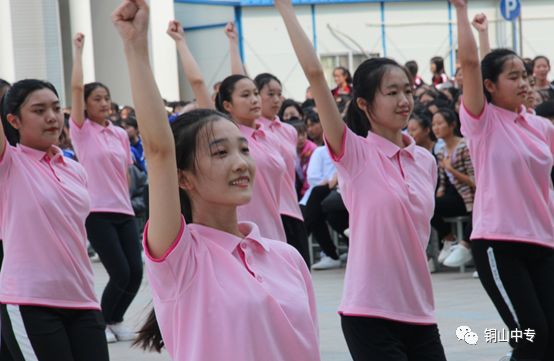 说明: https://mmbiz.qpic.cn/mmbiz_png/QsAtBZK3tia9TMrL6fjhkDXbbW27icX8miaAWmIrct87GwbPrHbTlcx8MS1n4qQxSeA7ib1NLJRjI6a4ON23YyBfow/640?wx_fmt=png