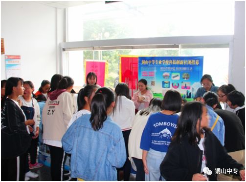 说明: https://mmbiz.qpic.cn/mmbiz_png/QsAtBZK3tia85xu6JwaodIk2VMnYqWQE8MOANCG80N9p0YWSZBic4HoicJ65jcu6fbjDcd9umD8FPib0EA2yr98m5Q/640?wx_fmt=png