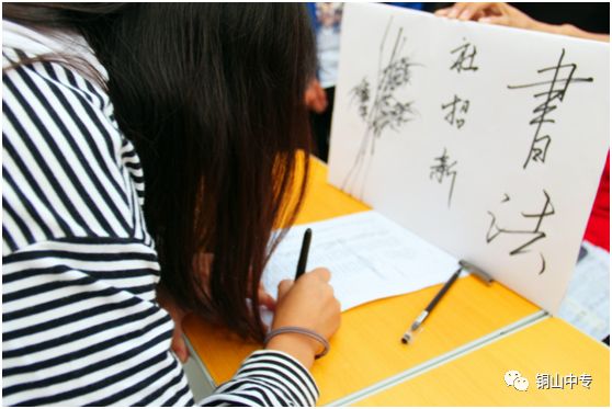 说明: https://mmbiz.qpic.cn/mmbiz_png/QsAtBZK3tia85xu6JwaodIk2VMnYqWQE8A40Cxmy9WV5qoia6VnN2dB4jEeHqIEGecqjkhdAk6MNiaYsdXvxn2qDg/640?wx_fmt=png