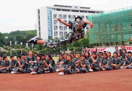 说明: https://mmbiz.qpic.cn/mmbiz_jpg/QsAtBZK3tiaibElbXzIDvXh5QickL7ibUaFD4e17qULRrYOibPHofw0k7D9quQW8KTF2vcib3ZMaN59xscLVV4X0QzfQ/640?wx_fmt=jpeg
