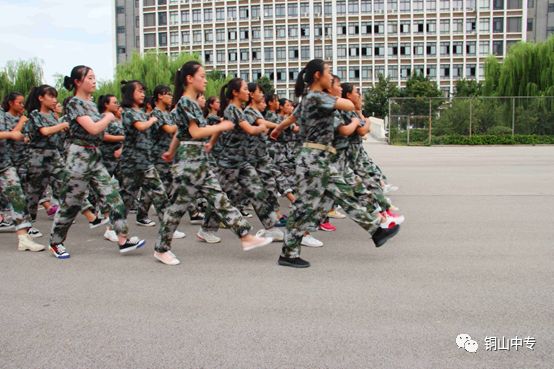 说明: https://mmbiz.qpic.cn/mmbiz_png/QsAtBZK3tiaibElbXzIDvXh5QickL7ibUaFDFF1ibtqmaNhgkP0VSEHvrNfzGVhVPdT2ICgK9hBTPakMwcBL417YmHA/640?wx_fmt=png