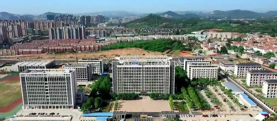您好,欢迎来到江苏省铜山中等专业学校!