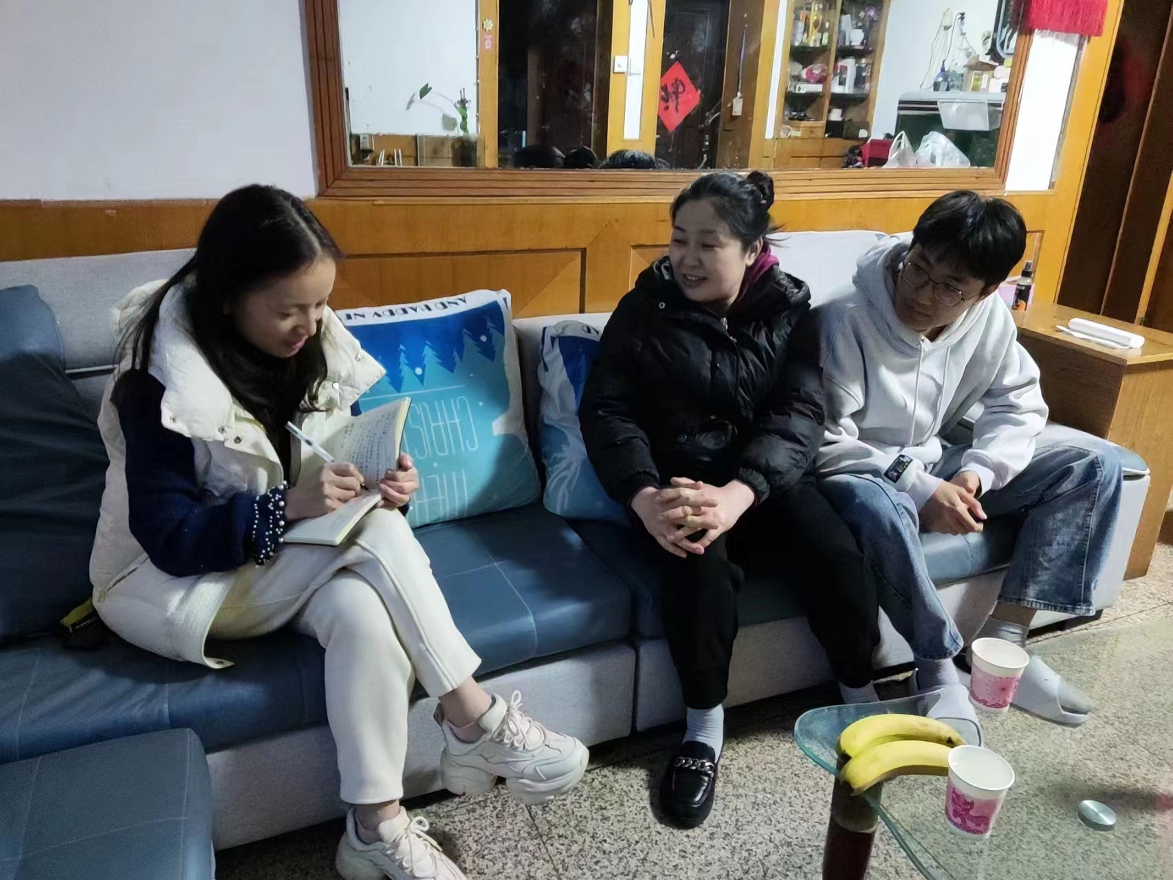 综合部王红霞家访 (2)