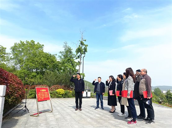 E:\党建\照片备用\202104吕梁\宣誓.jpg