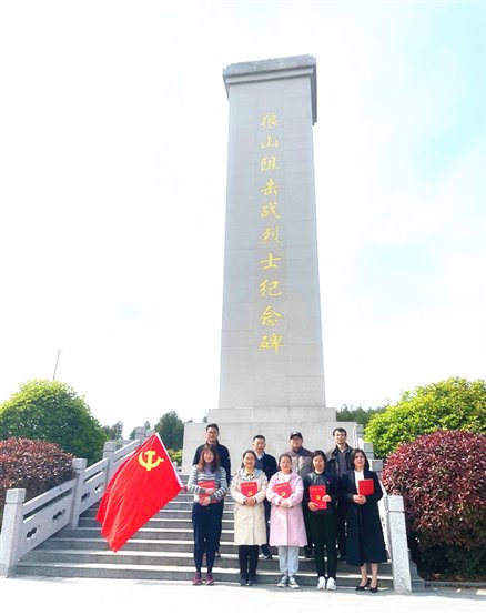 E:\党建\照片备用\202104吕梁\纪念碑大合影.jpg