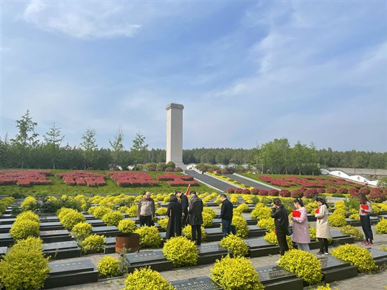 E:\党建\照片备用\202104吕梁\陵园.jpg